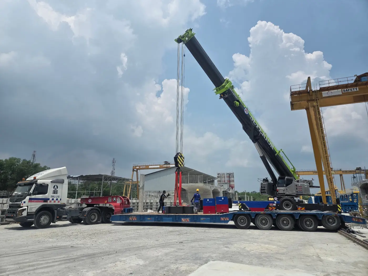 A 300-ton Zoomlion mobile crane from the Superior Machinery fleet.