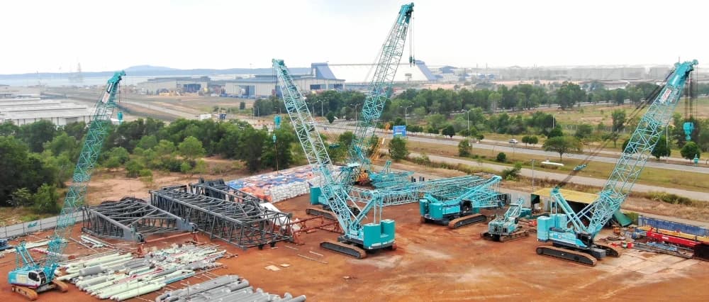 A showcase of the Superior Machinery Kobelco 250-ton crawler crane fleet.