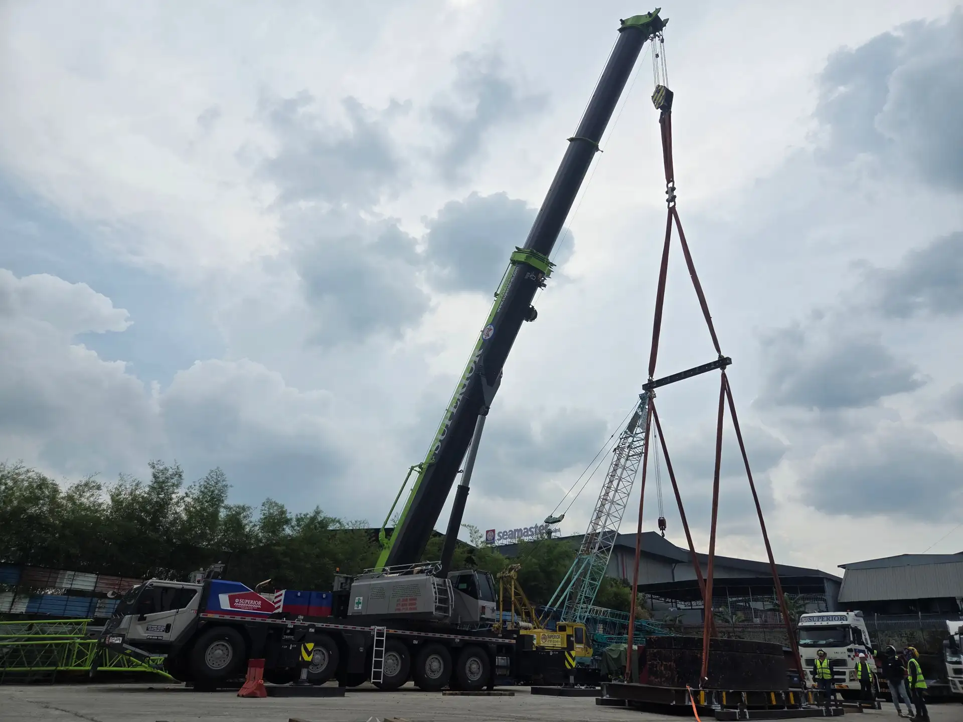 A 300-ton Zoomlion mobile heavy-lift crane.