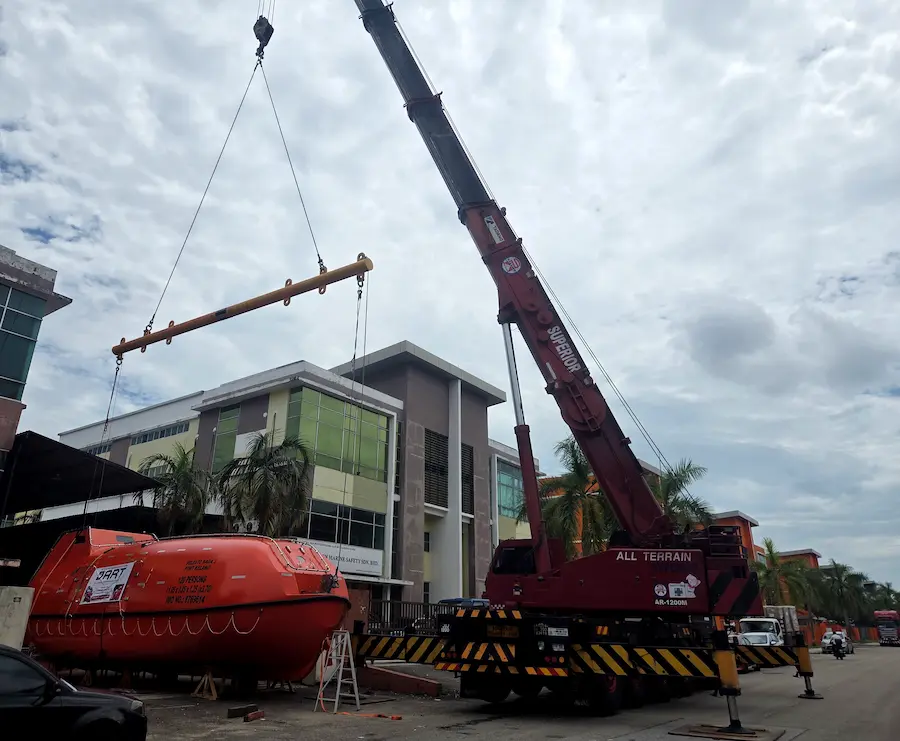 80 ton mobile crane preparing to hoist the 15-ton fiberglass lifeboat in Gelang Patah.