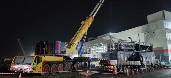 A 700-ton mobile crane carefully lifting a backup generator into place at the Bridge Data Center.