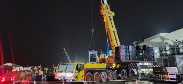 The Demag 700T crane positioned for a heavy lift operation.